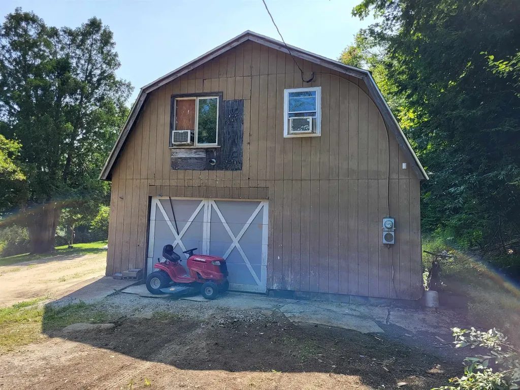 598 Old Bristol Road New Hampton NH 03256
