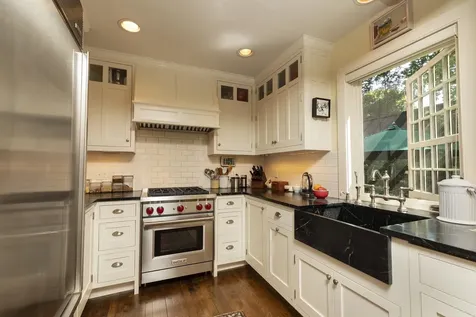 13 Maple Street Hanover NH 03755
