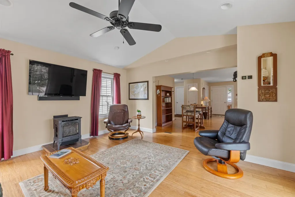 8 Siesta Lane Laconia NH 03246