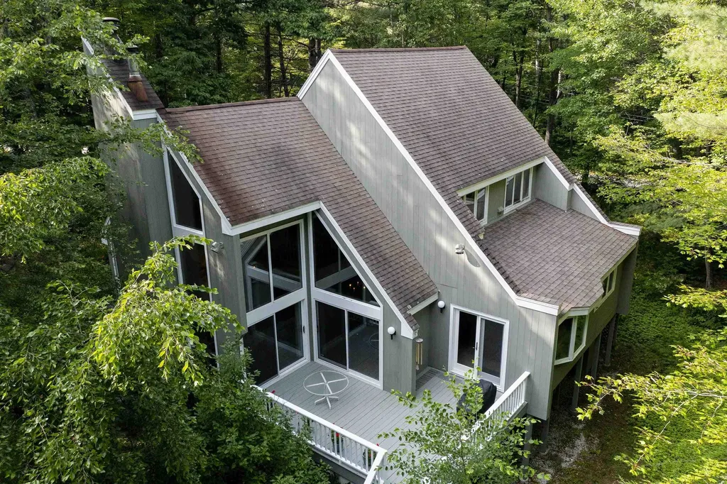 84 Fairway Lane New London NH 03257