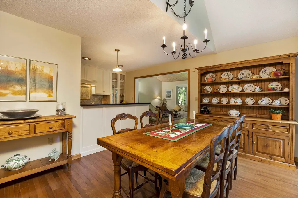 84 Fairway Lane New London NH 03257