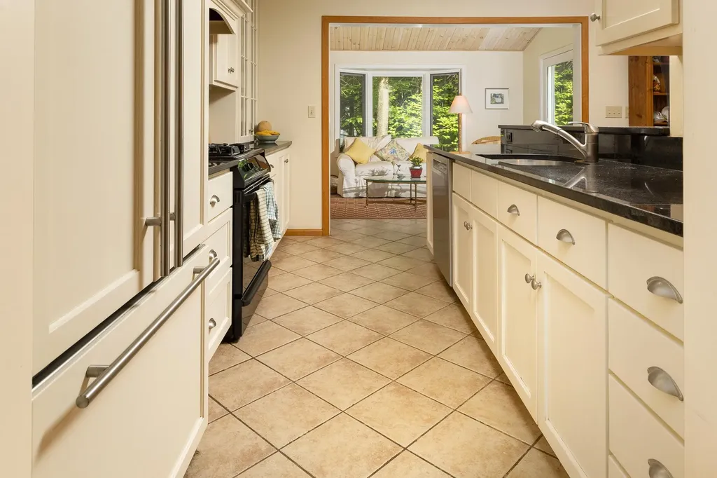 84 Fairway Lane New London NH 03257