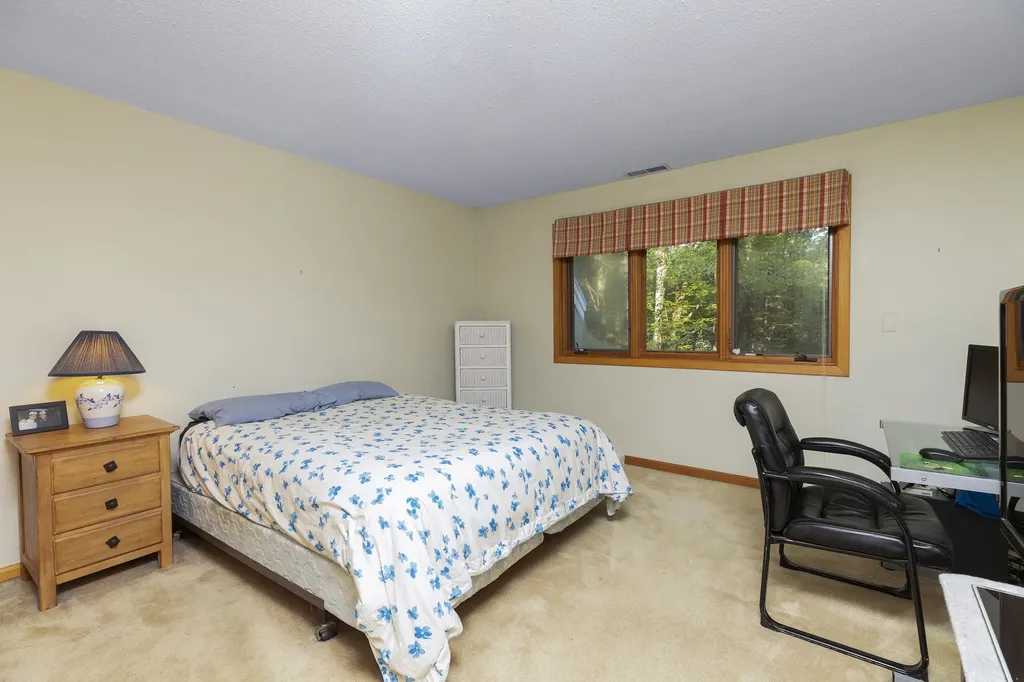 84 Fairway Lane New London NH 03257