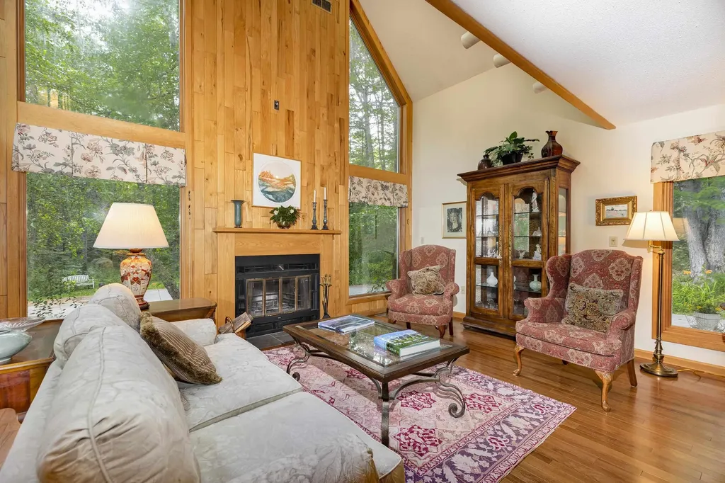 84 Fairway Lane New London NH 03257