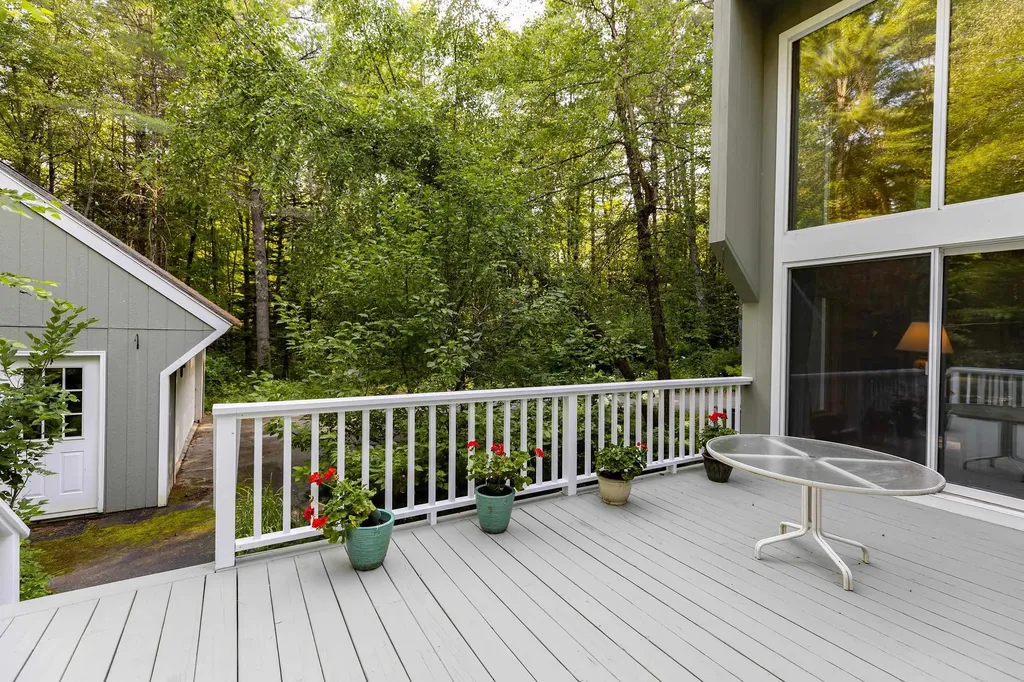 84 Fairway Lane New London NH 03257