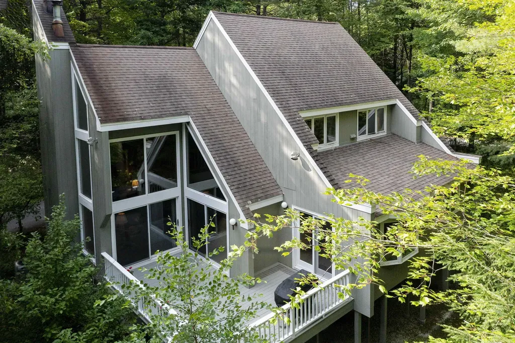 84 Fairway Lane New London NH 03257