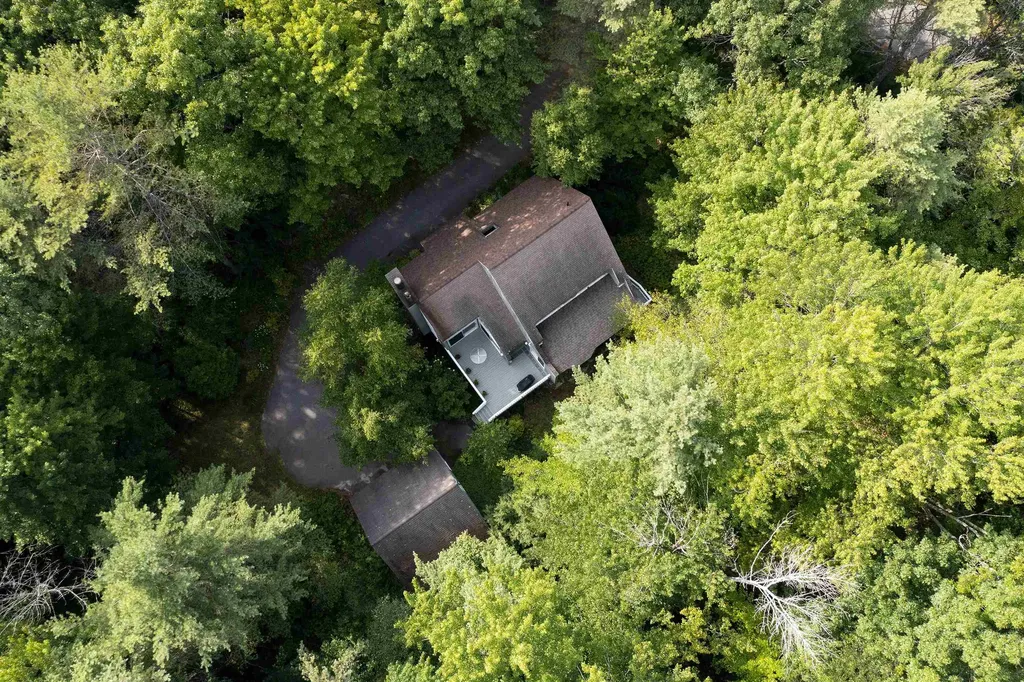 84 Fairway Lane New London NH 03257