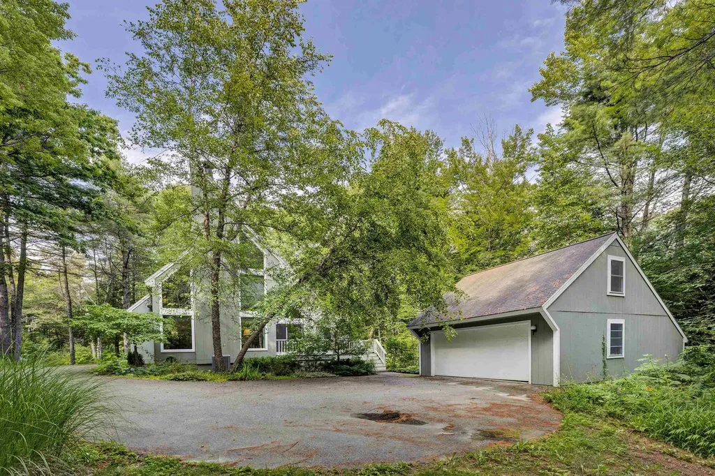 84 Fairway Lane New London NH 03257