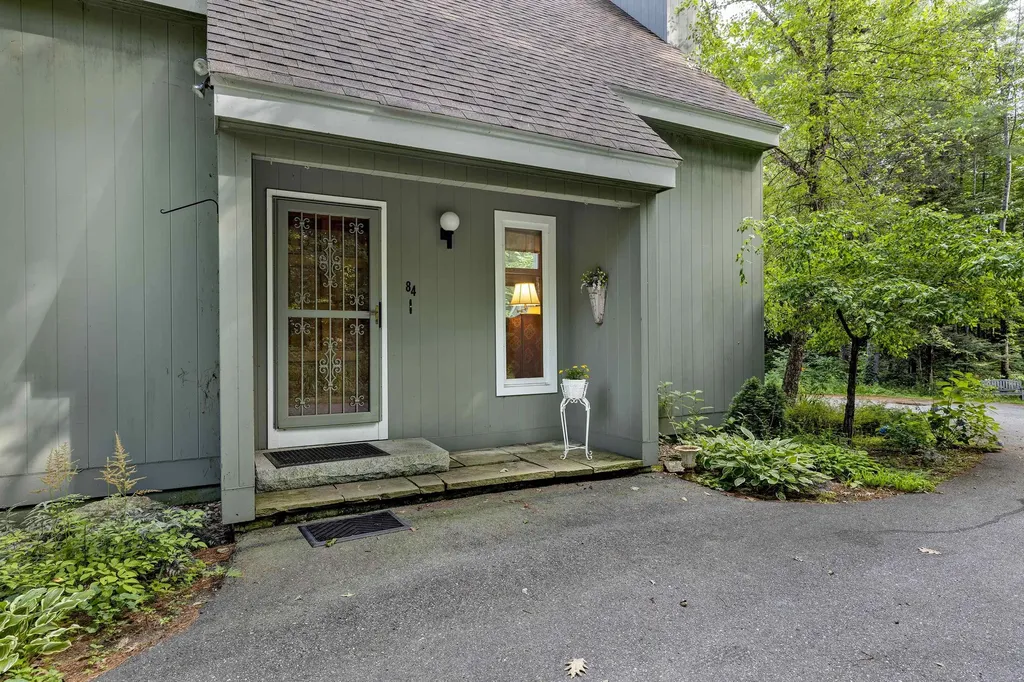 84 Fairway Lane New London NH 03257