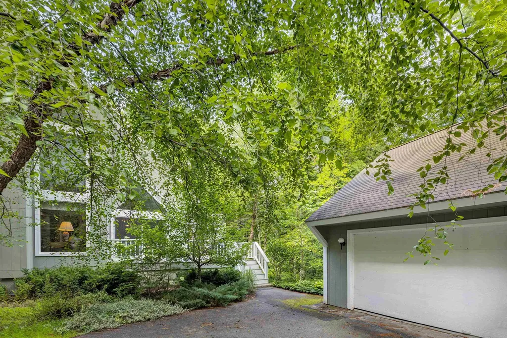 84 Fairway Lane New London NH 03257