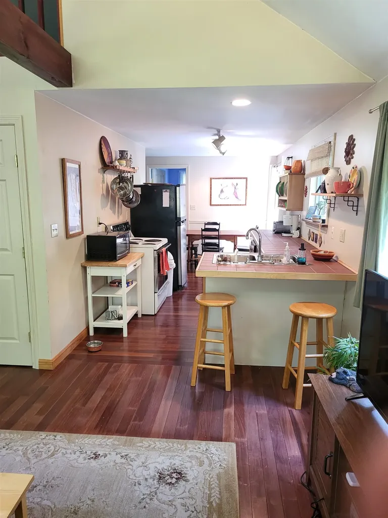 28 Cuttyhunk Road Thornton NH 03285