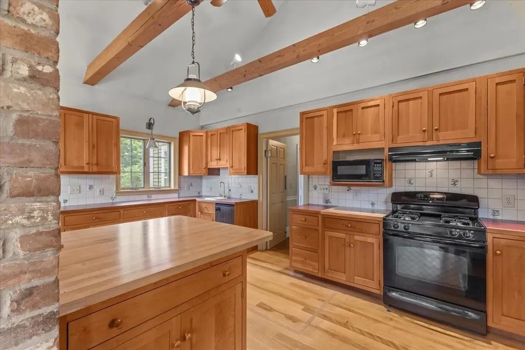 87 Whitney Lane Stowe VT 05672