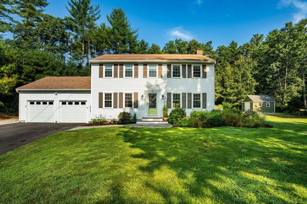 9 Evergreen Circle Litchfield NH 03052