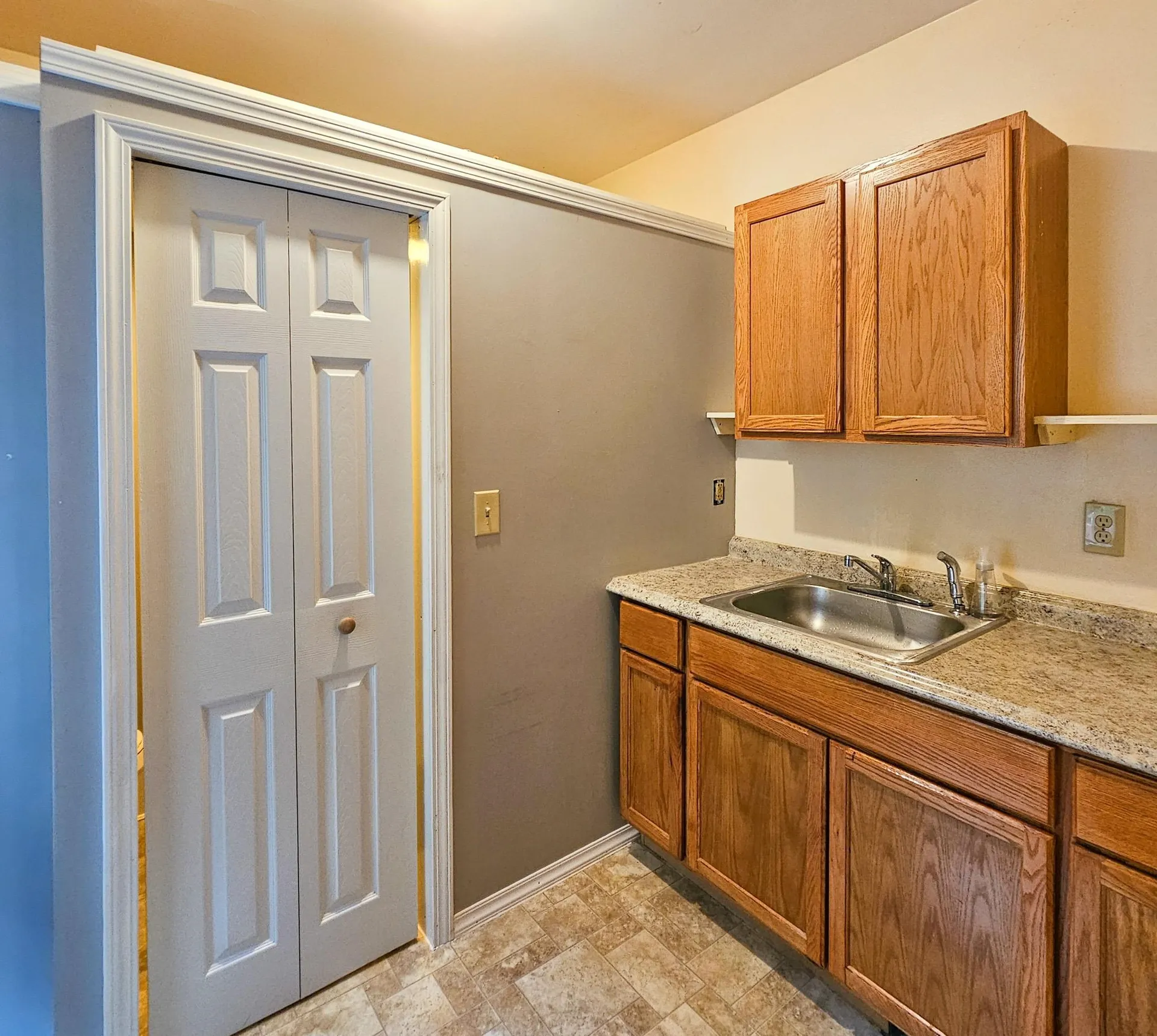 20 Pine Street Rockingham VT 05101
