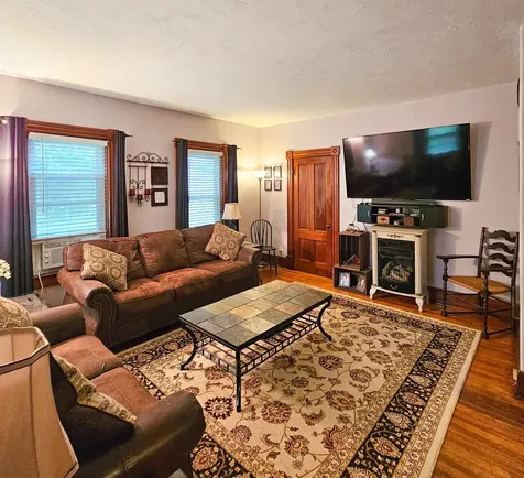 20 Pine Street Rockingham VT 05101