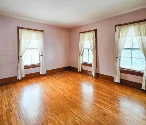 20 Pine Street Rockingham VT 05101