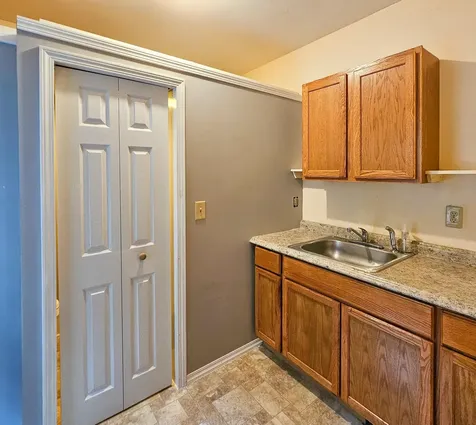20 Pine Street Rockingham VT 05101