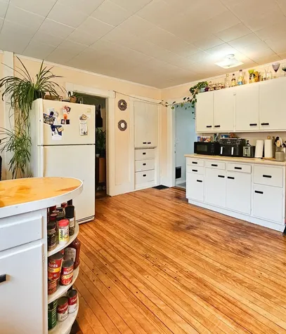 20 Pine Street Rockingham VT 05101