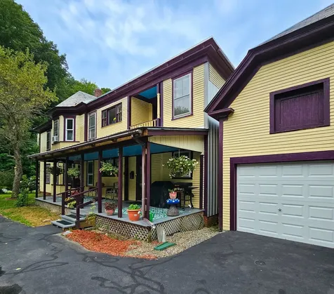 20 Pine Street Rockingham VT 05101