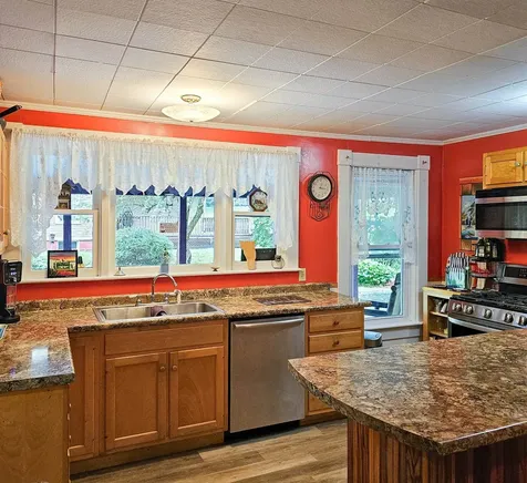 20 Pine Street Rockingham VT 05101