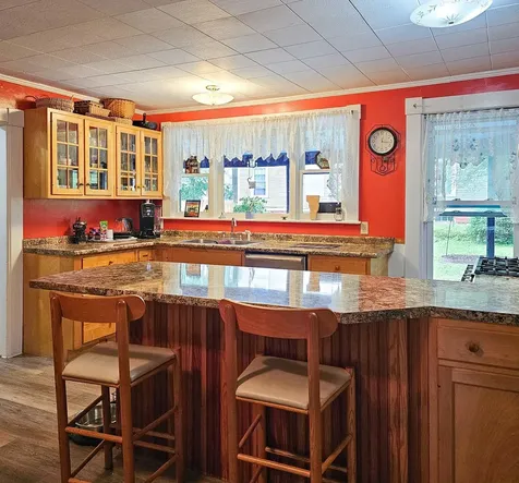 20 Pine Street Rockingham VT 05101