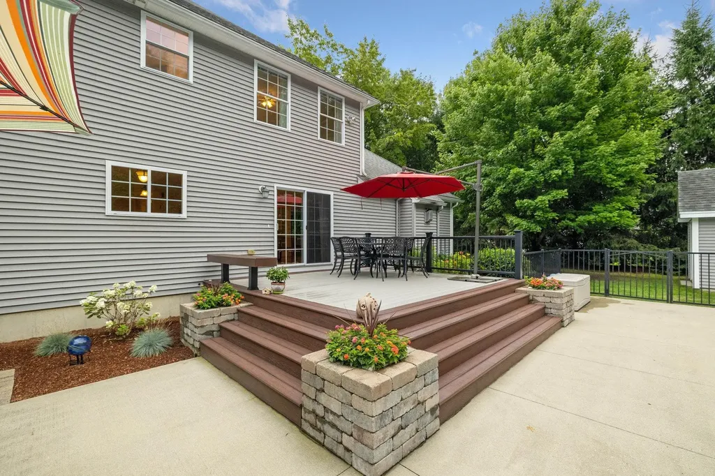 11 Gauthier Way Pelham NH 03076