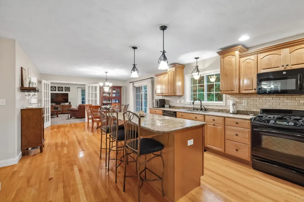 11 Gauthier Way Pelham NH 03076