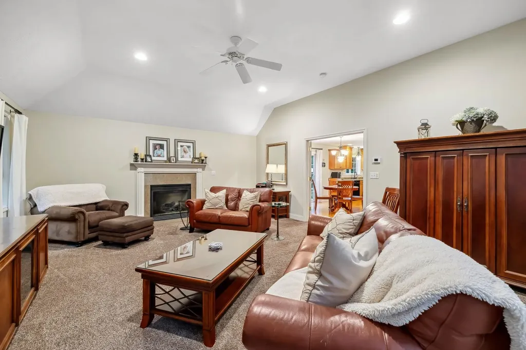 11 Gauthier Way Pelham NH 03076