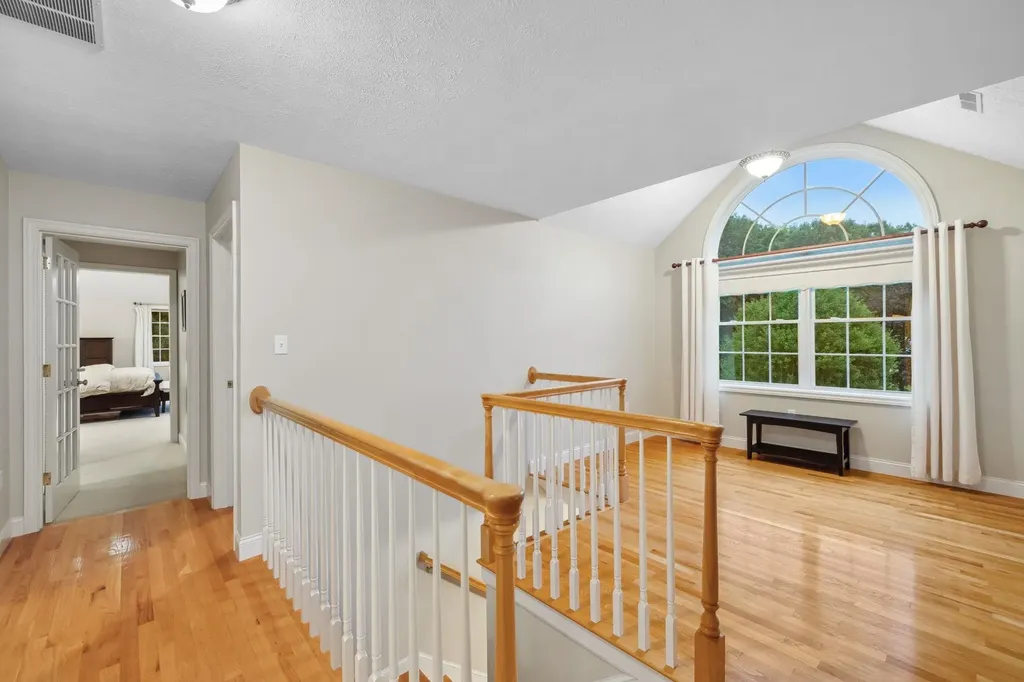 11 Gauthier Way Pelham NH 03076
