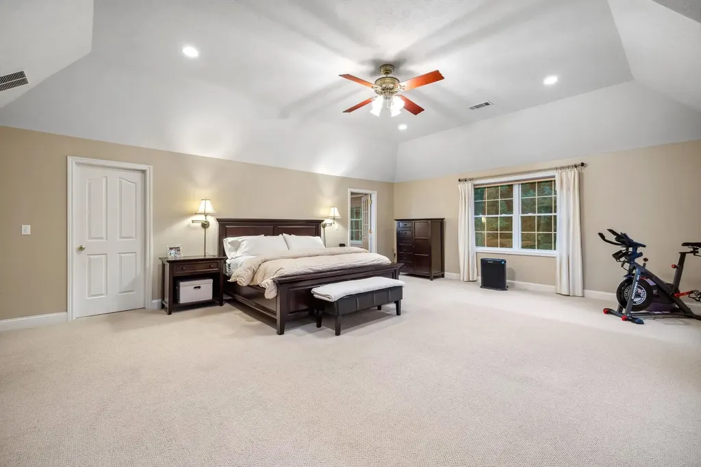 11 Gauthier Way Pelham NH 03076