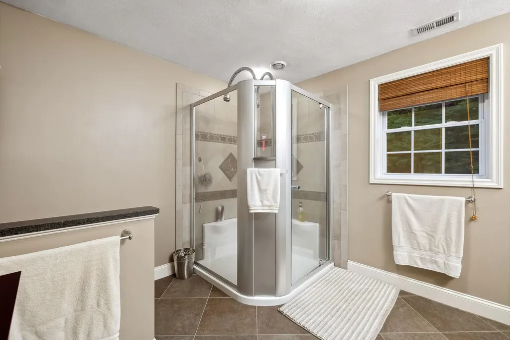 11 Gauthier Way Pelham NH 03076