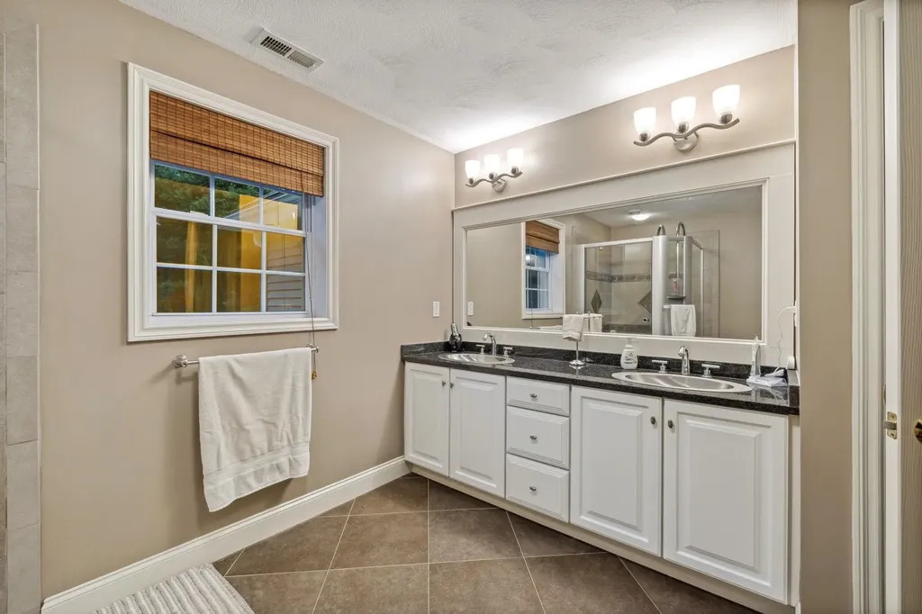 11 Gauthier Way Pelham NH 03076