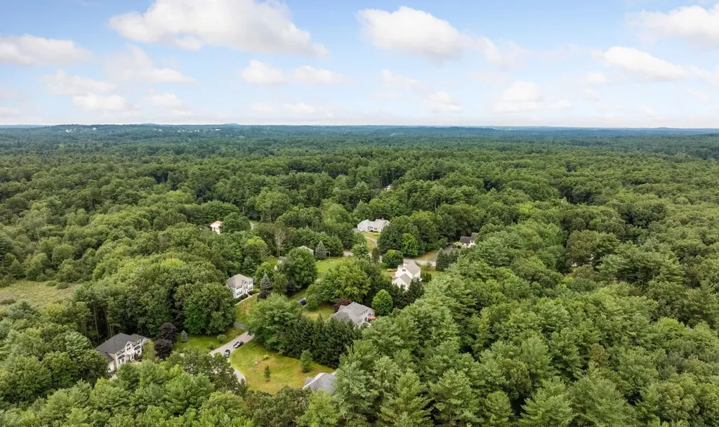 11 Gauthier Way Pelham NH 03076