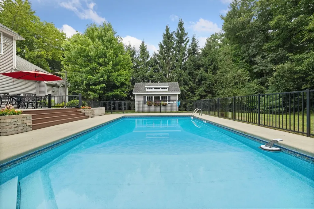 11 Gauthier Way Pelham NH 03076