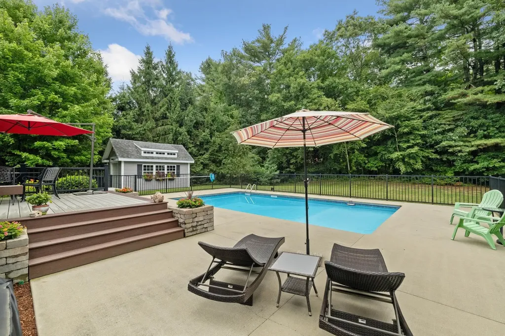 11 Gauthier Way Pelham NH 03076