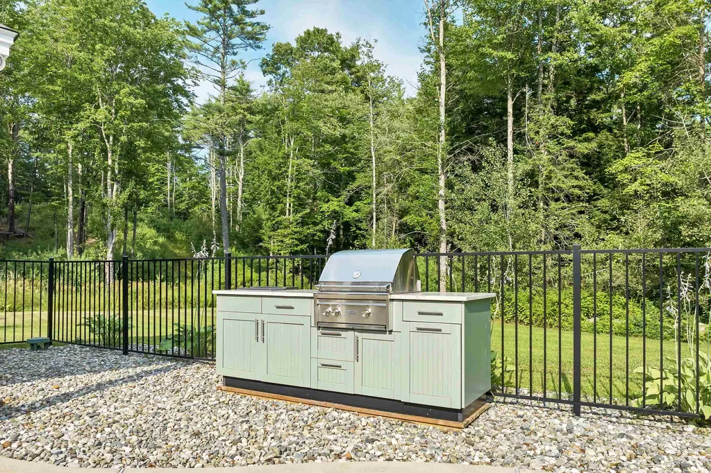 40 Lyford Road Brookfield NH 03872