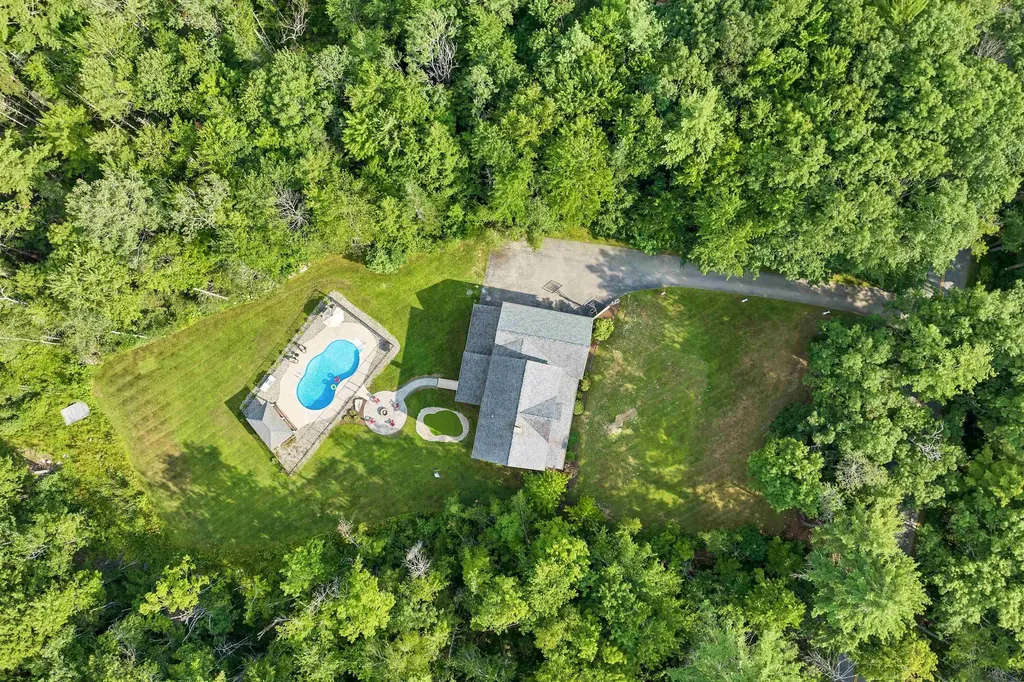 40 Lyford Road Brookfield NH 03872