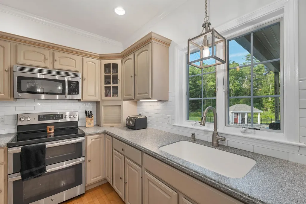 40 Lyford Road Brookfield NH 03872