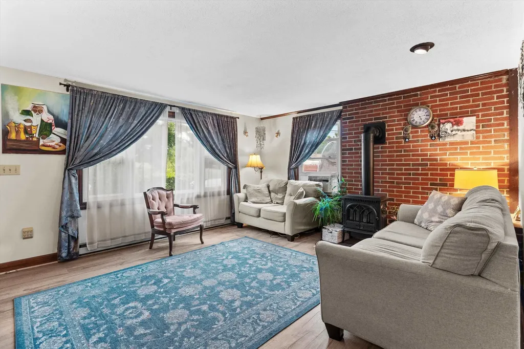 28 Bailey Avenue Manchester NH 03104