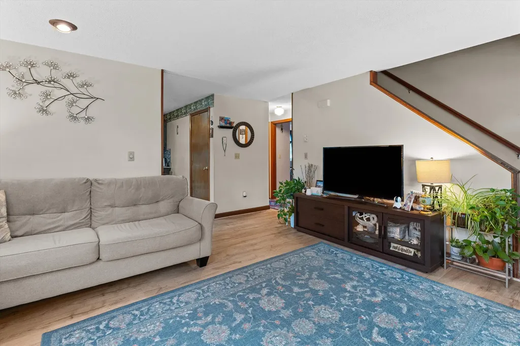 28 Bailey Avenue Manchester NH 03104