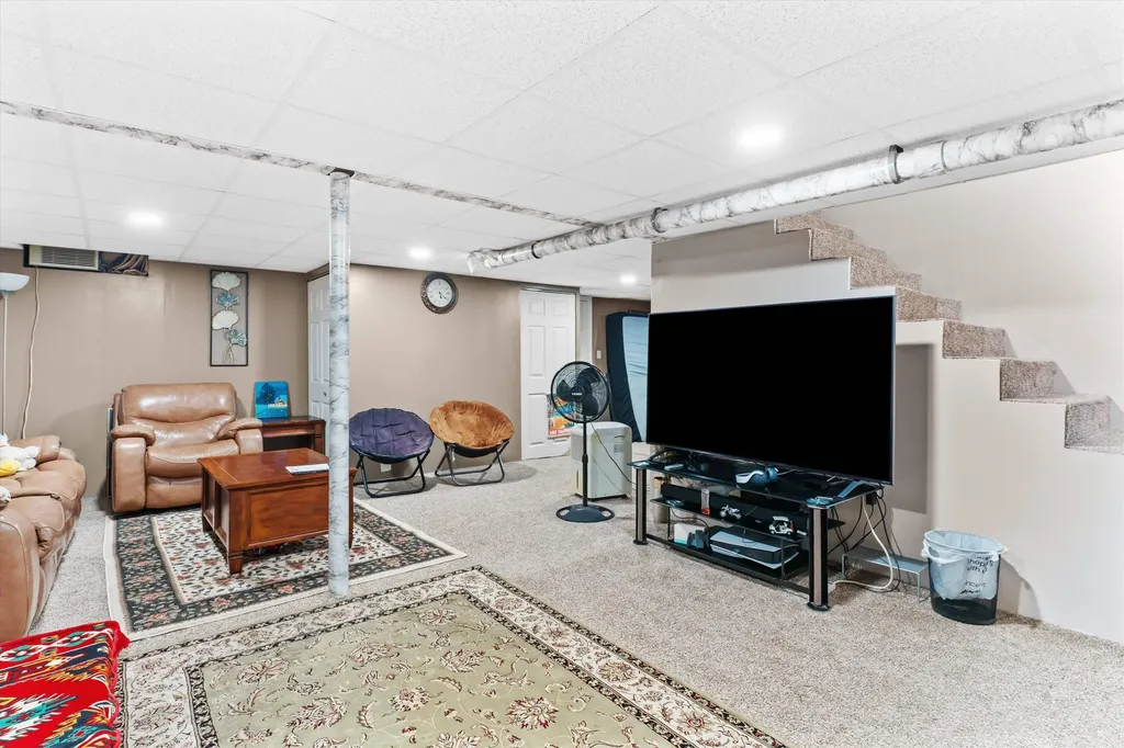 28 Bailey Avenue Manchester NH 03104