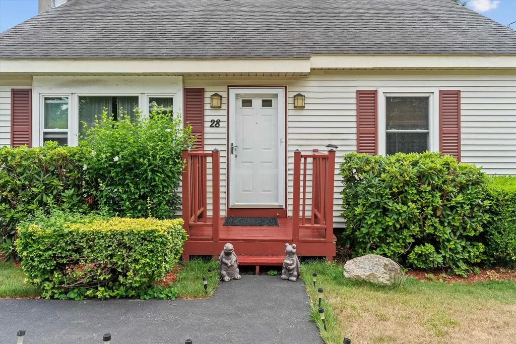 28 Bailey Avenue Manchester NH 03104