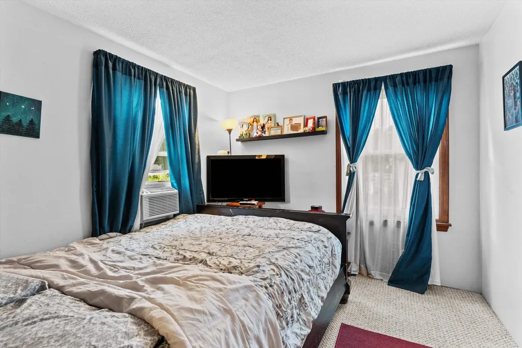 28 Bailey Avenue Manchester NH 03104