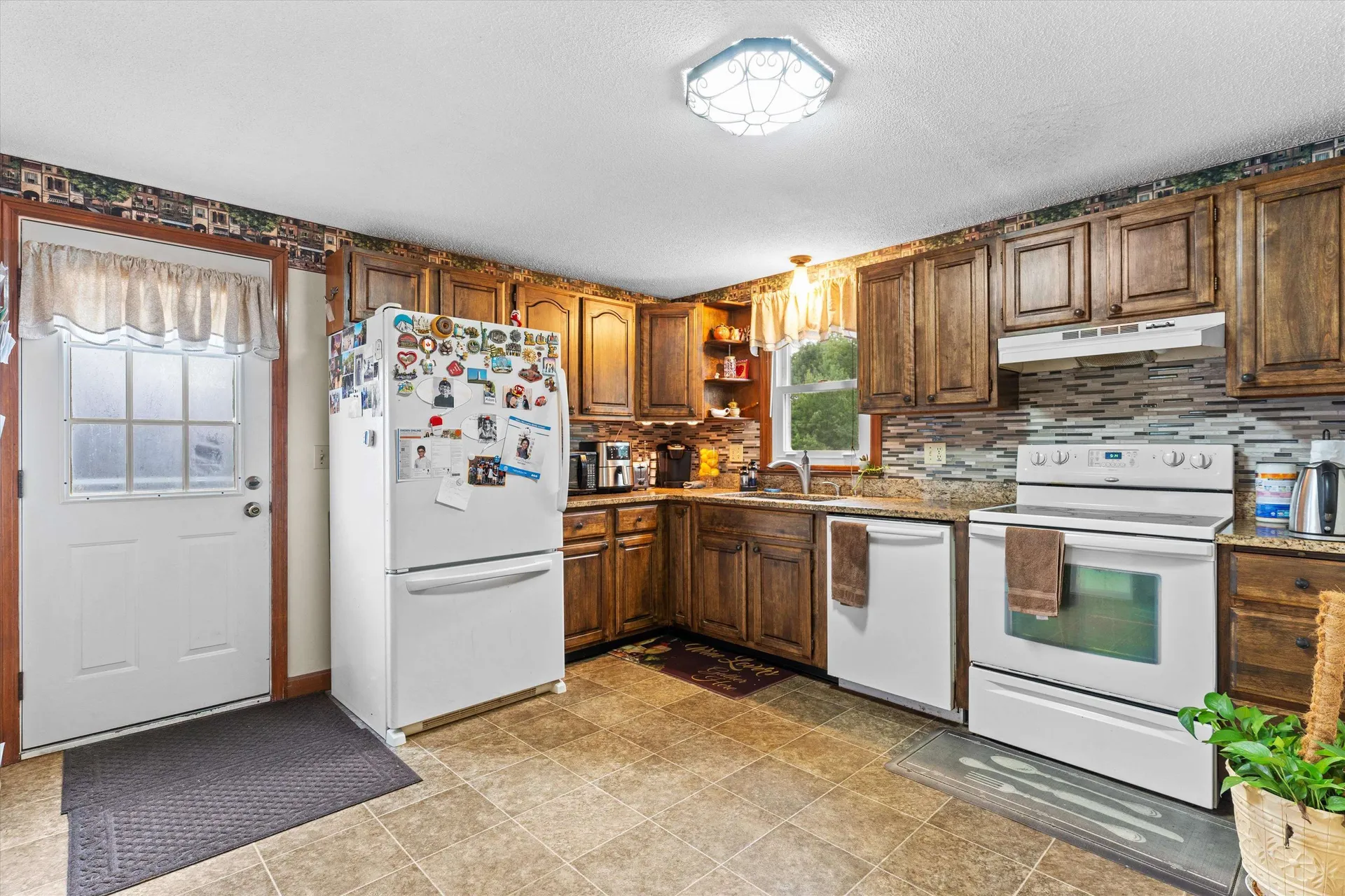 28 Bailey Avenue Manchester NH 03104