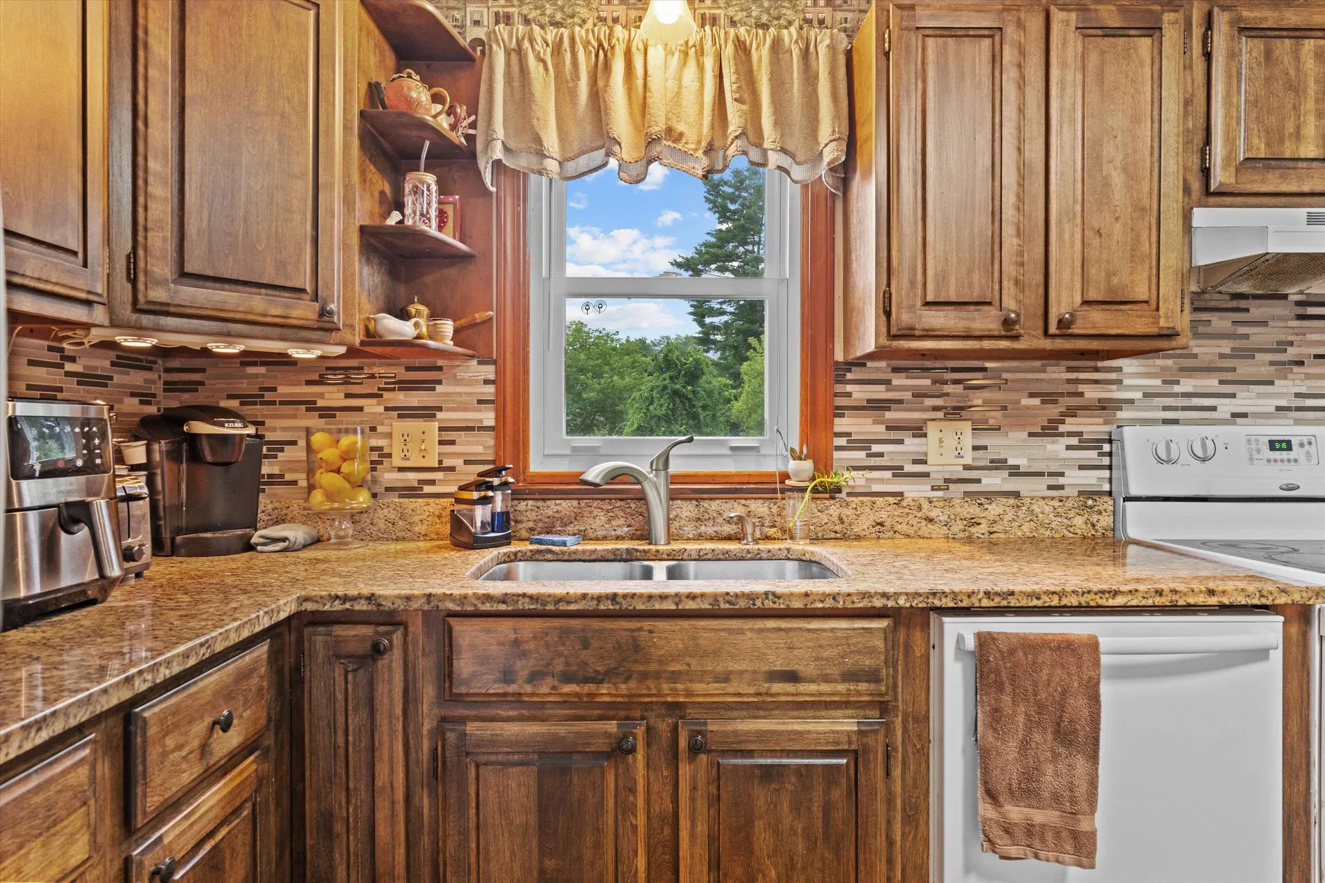 28 Bailey Avenue Manchester NH 03104