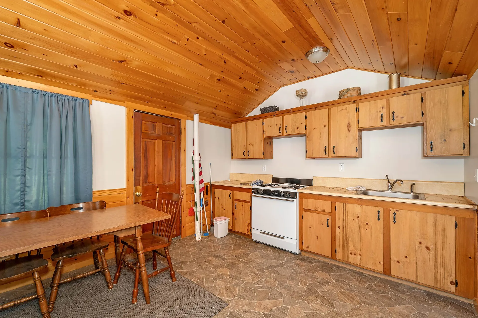 7 Roberts Cove Road Alton NH 03809