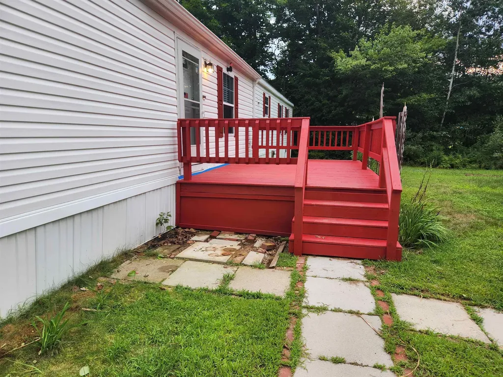 4 Pond Street Loudon NH 03307