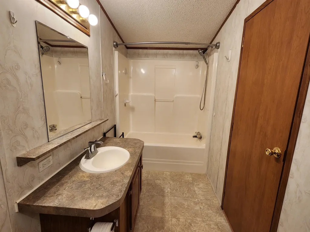 4 Pond Street Loudon NH 03307