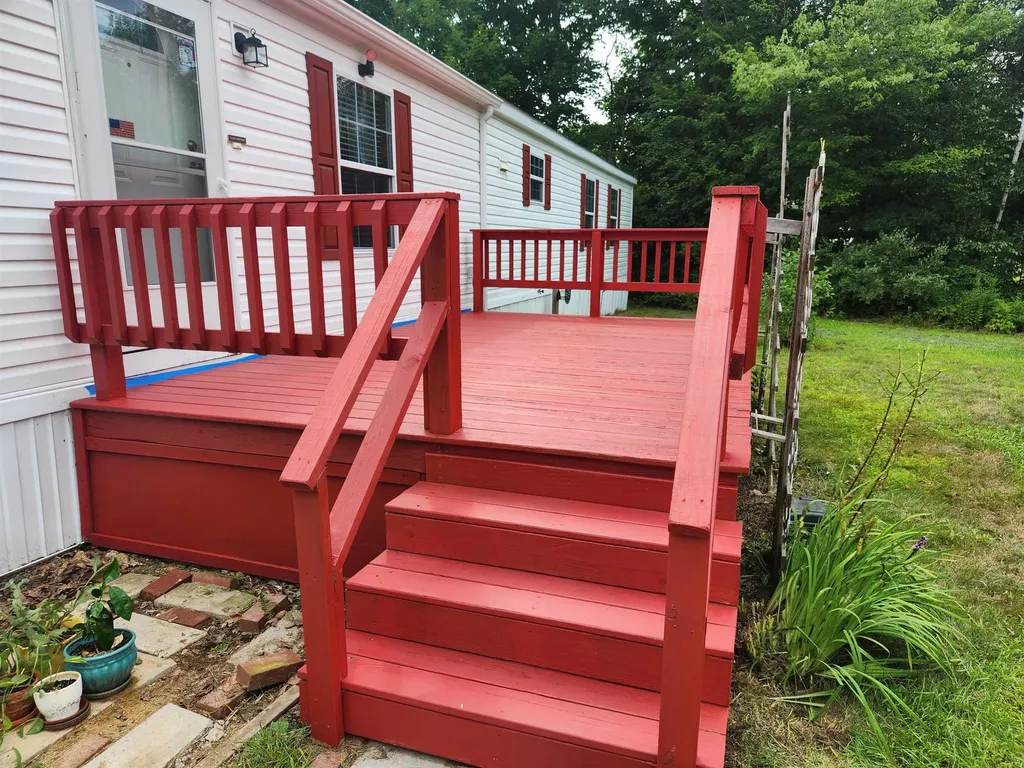 4 Pond Street Loudon NH 03307