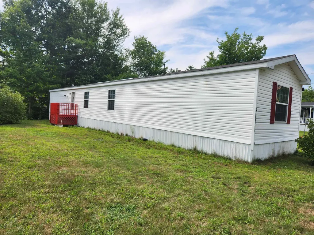4 Pond Street Loudon NH 03307